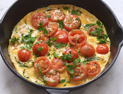 omlet s pomidorami